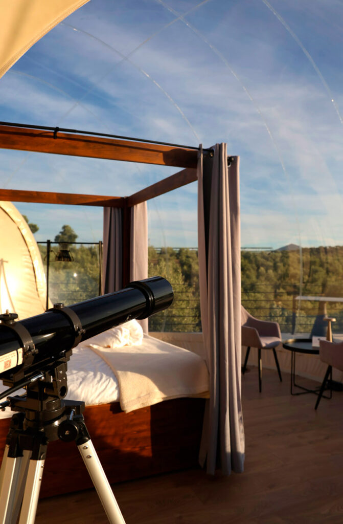 Panoramic-suites-dormitorio-puy-de-fou-toledo-espana-hotel-burbuja