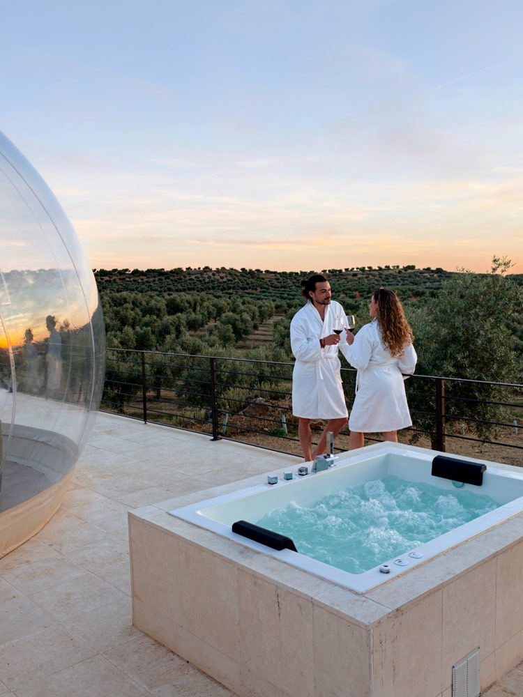 Panoramic-suites-habitacion-Hidromasaje-fin-de-semana.-puy-du-fou-toledo-espana-hotel-burbuja-atardecer-parejas-plan-romatico
